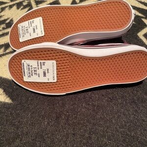 Vans Women’s Off The Wall Brand New w/tags Burgundy (Suede/Canvas)High-Top Shoes